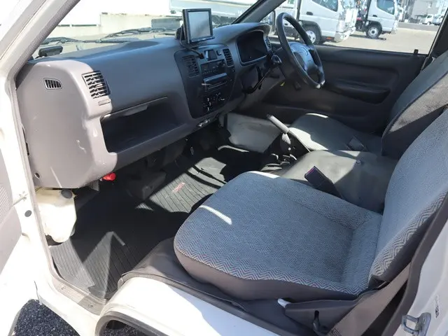 トヨタ ライトエーストラック GK-KM70(2WD)の写真32