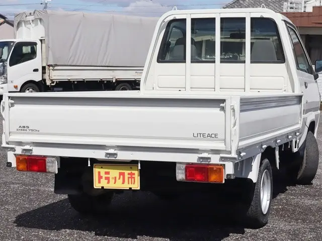 トヨタ ライトエーストラック GK-KM70(2WD)の写真5