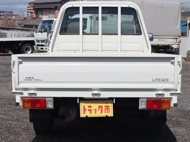 トヨタ ライトエーストラック GK-KM70(2WD)の写真6