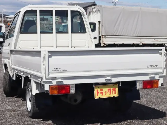 トヨタ ライトエーストラック GK-KM70(2WD)の写真7