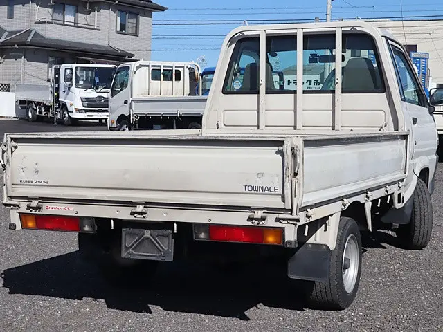 トヨタ タウンエーストラック GC-KM70(2WD)の写真3
