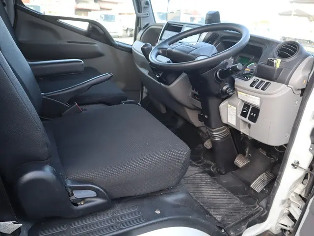 三菱 キャンター 2RG-FBA20(2WD)の写真28