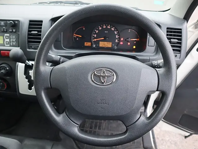 トヨタ ハイエースバン QDF-KDH201V(2WD)の写真4