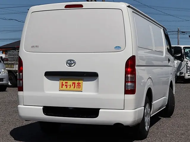 トヨタ ハイエースバン QDF-KDH201V(2WD)の写真5
