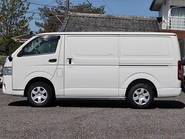 トヨタ ハイエースバン QDF-KDH201V(2WD)の写真9