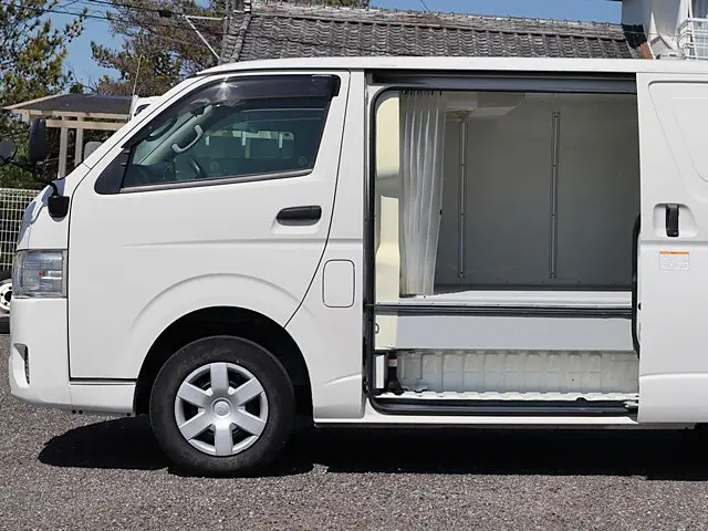 トヨタ ハイエースバン QDF-KDH201V(2WD)の写真10