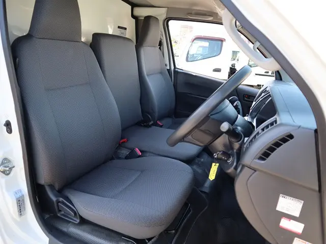 トヨタ ハイエースバン QDF-KDH201V(2WD)の写真29