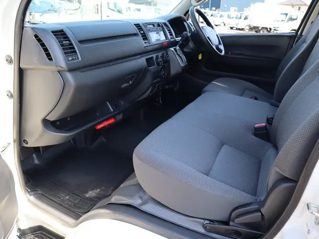 トヨタ ハイエースバン QDF-KDH201V(2WD)の写真30