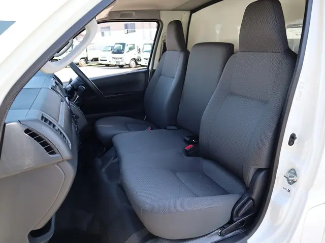 トヨタ ハイエースバン QDF-KDH201V(2WD)の写真31