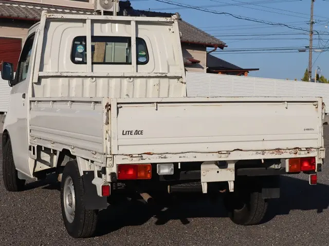 トヨタ ライトエーストラック DBF-S402U(2WD)の写真2