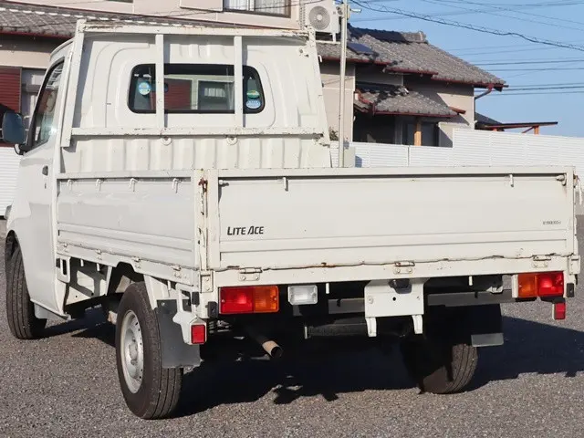 トヨタ ライトエーストラック DBF-S402U(2WD)の写真2