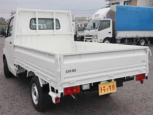 トヨタ ライトエーストラック DBF-S402U(2WD)の写真7