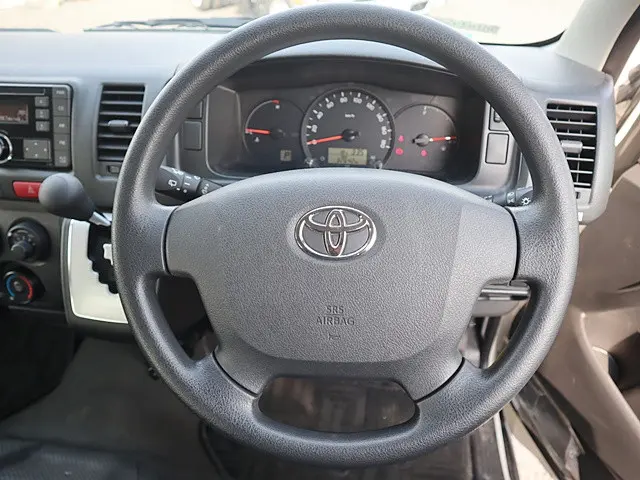 トヨタ ハイエース CBA-TRH219W(4WD)の写真4