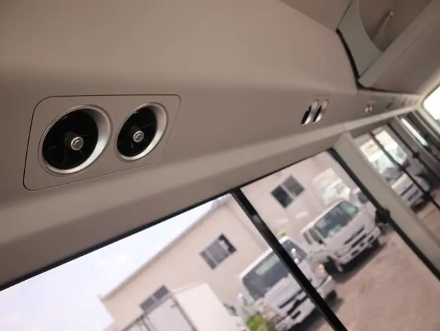 トヨタ コースター SDG-XZB70(2WD)の写真14