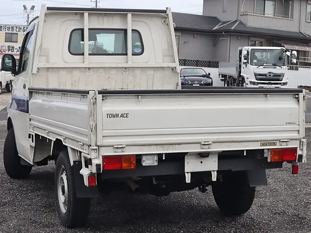 トヨタ タウンエーストラック 5BF-S403U(2WD)の写真2