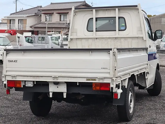 トヨタ タウンエーストラック 5BF-S403U(2WD)の写真3