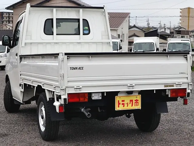 トヨタ タウンエーストラック 5BF-S403U(2WD)の写真7