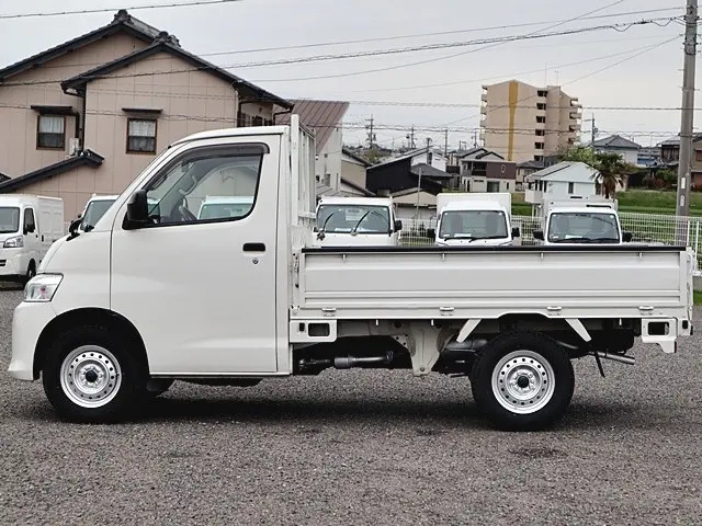 トヨタ タウンエーストラック 5BF-S403U(2WD)の写真9
