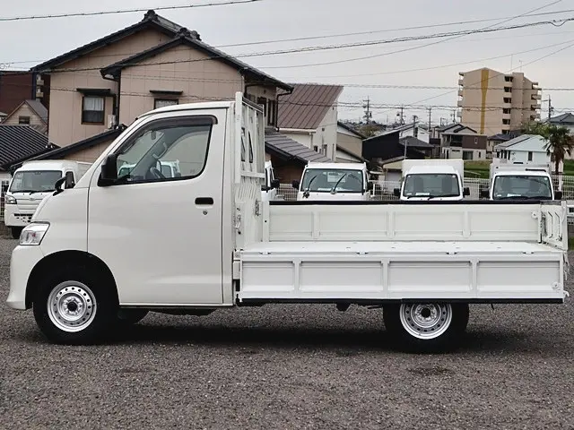 トヨタ タウンエーストラック 5BF-S403U(2WD)の写真13