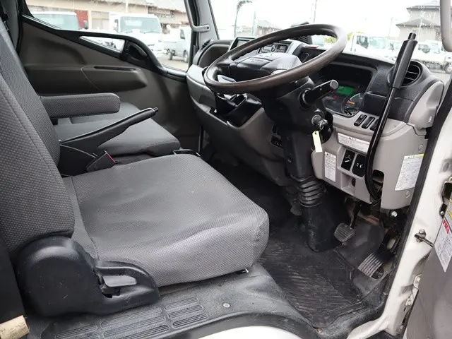三菱 キャンター TPG-FBA60(2WD)の写真31