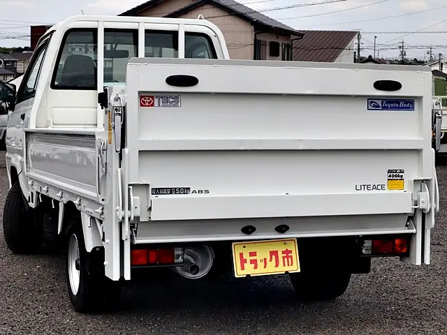 トヨタ ライトエーストラック GK-KM75(2WD)の写真7