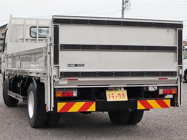 三菱 キャンター 2PG-FEBS0(2WD)の写真7