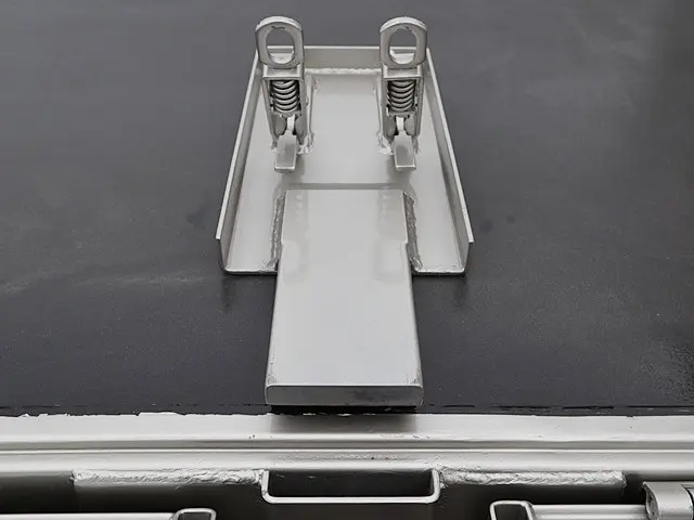 三菱 キャンター 2PG-FEBS0(2WD)の写真15