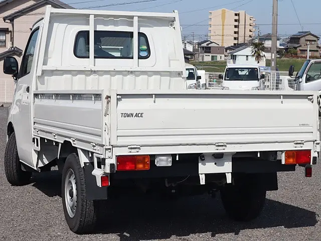 トヨタ タウンエーストラック 5BF-S403U(2WD)の写真2