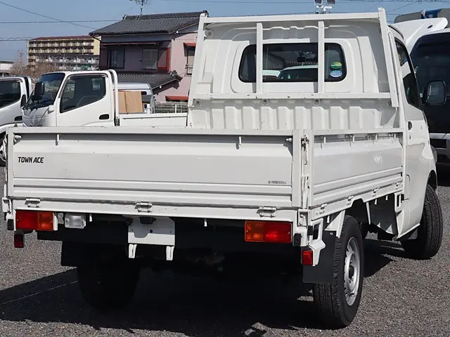 トヨタ タウンエーストラック 5BF-S403U(2WD)の写真3