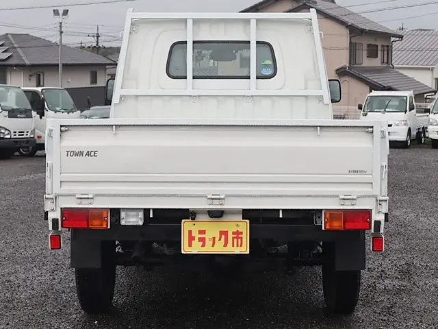 トヨタ タウンエーストラック 5BF-S403U(2WD)の写真6