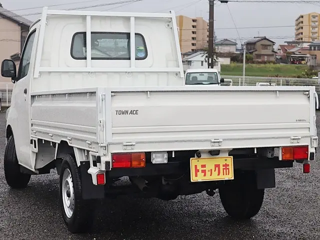 トヨタ タウンエーストラック 5BF-S403U(2WD)の写真7