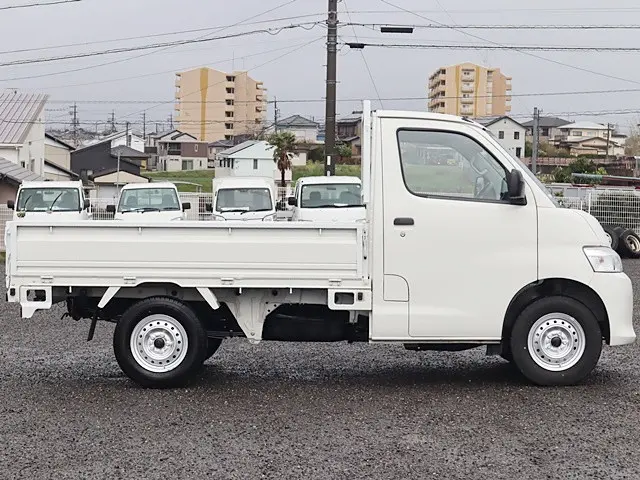 トヨタ タウンエーストラック 5BF-S403U(2WD)の写真8