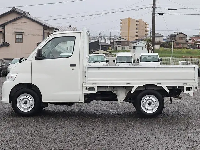 トヨタ タウンエーストラック 5BF-S403U(2WD)の写真9