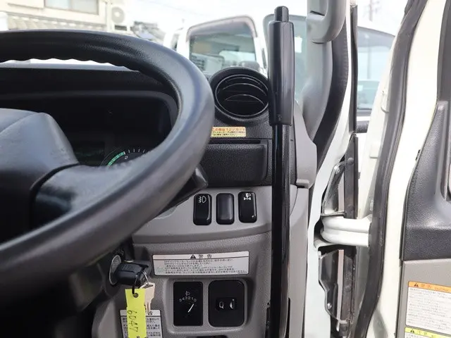 三菱 キャンター TPG-FEA50(2WD)の写真45