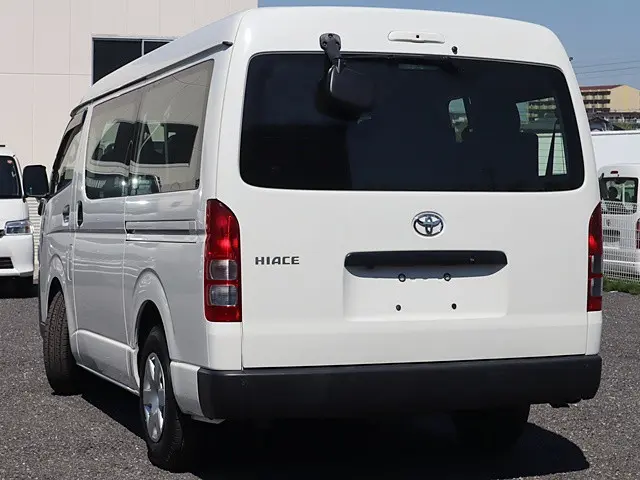 トヨタ ハイエース 3BA-TRH214W(2WD)の写真2