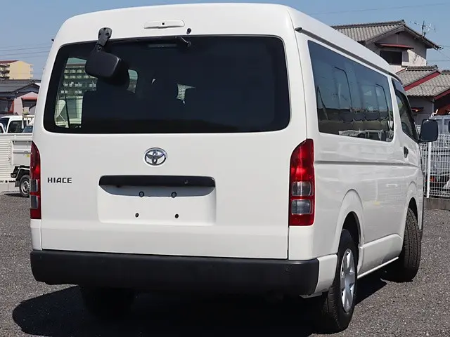 トヨタ ハイエース 3BA-TRH214W(2WD)の写真3