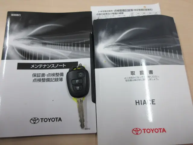 トヨタ ハイエース 3BA-TRH214W(2WD)の写真5