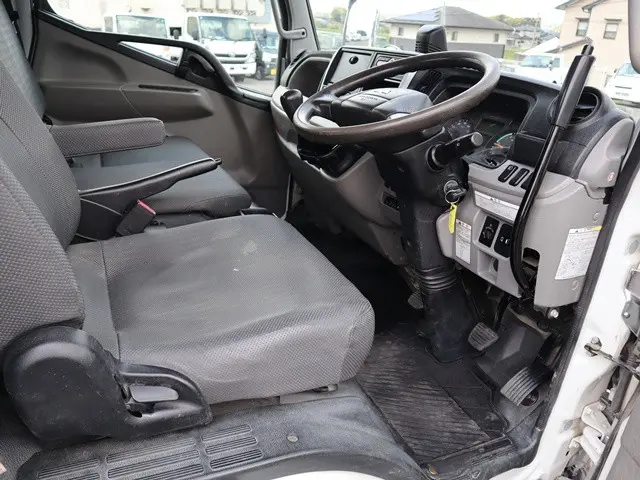 三菱 キャンター TPG-FBA60(2WD)の写真31
