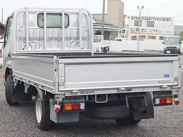 トヨタ ダイナ 3BF-TRY230(2WD)の写真2