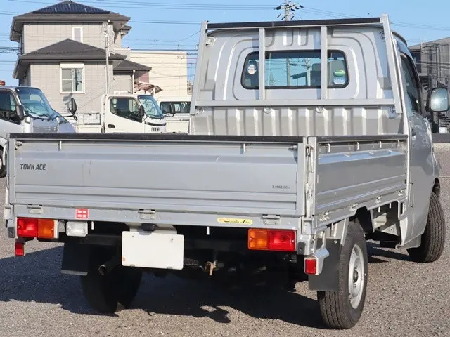 トヨタ タウンエーストラック DBF-S402U(2WD)の写真2