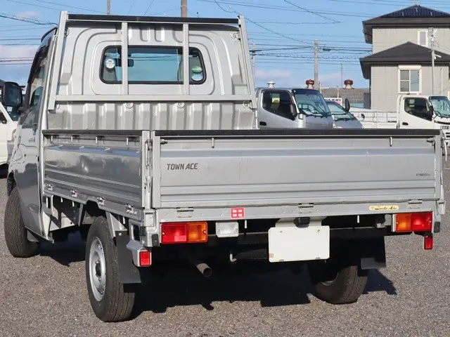 トヨタ タウンエーストラック DBF-S402U(2WD)の写真3