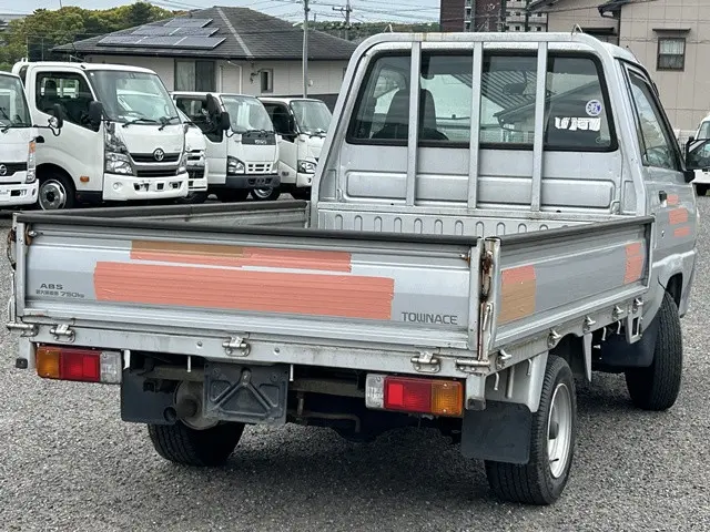 トヨタ タウンエーストラック GK-KM70(2WD)の写真3