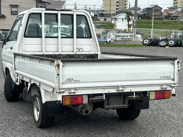 トヨタ ライトエーストラック GK-KM70(2WD)の写真3