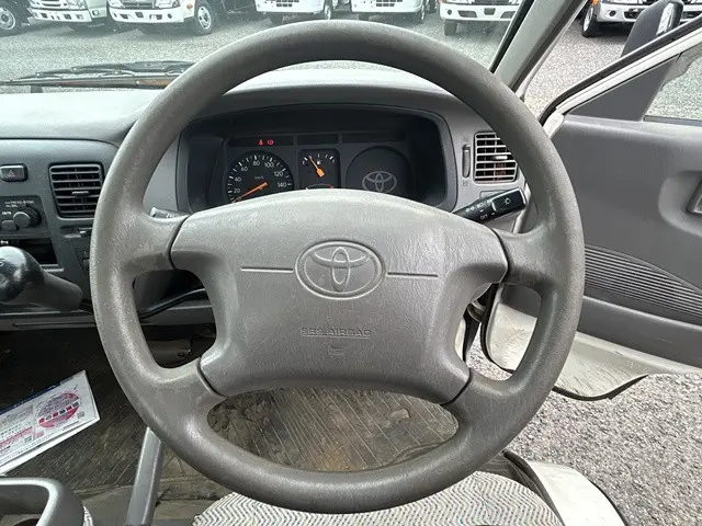 トヨタ ライトエーストラック GK-KM70(2WD)の写真4