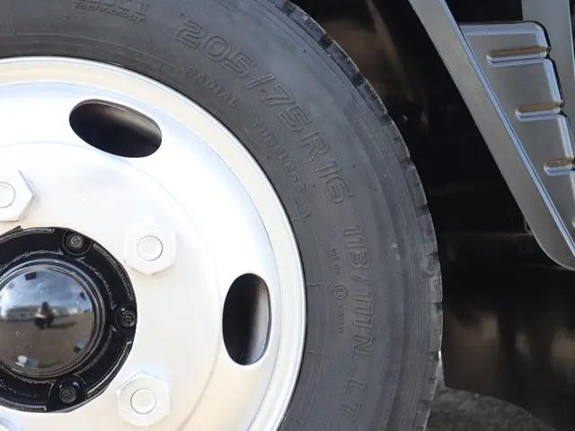 三菱 キャンター TPG-FBA60(2WD)の写真21