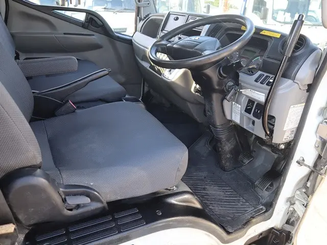 三菱 キャンター TPG-FBA60(2WD)の写真30