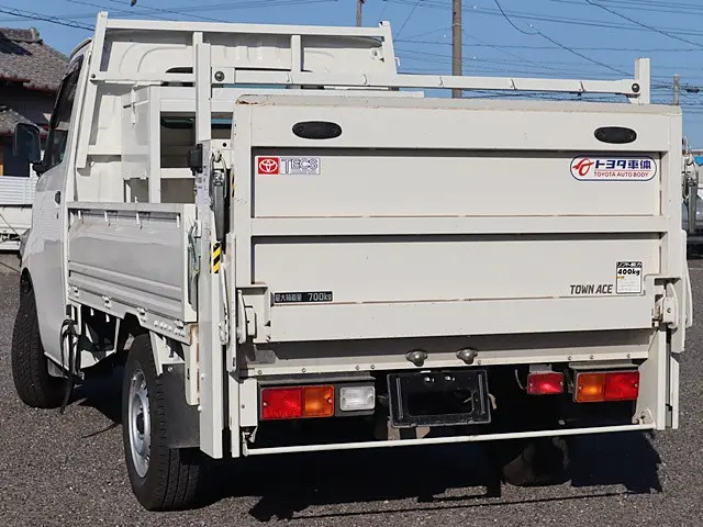 トヨタ タウンエーストラック 5BF-S413改(4WD)の写真2