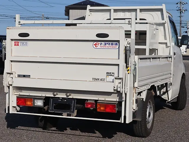 トヨタ タウンエーストラック 5BF-S413改(4WD)の写真3