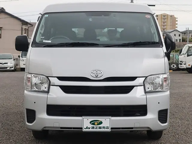 トヨタ ハイエース 3BA-TRH214W(2WD)の写真3