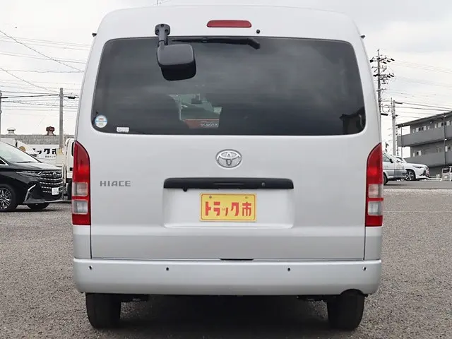 トヨタ ハイエース 3BA-TRH214W(2WD)の写真6